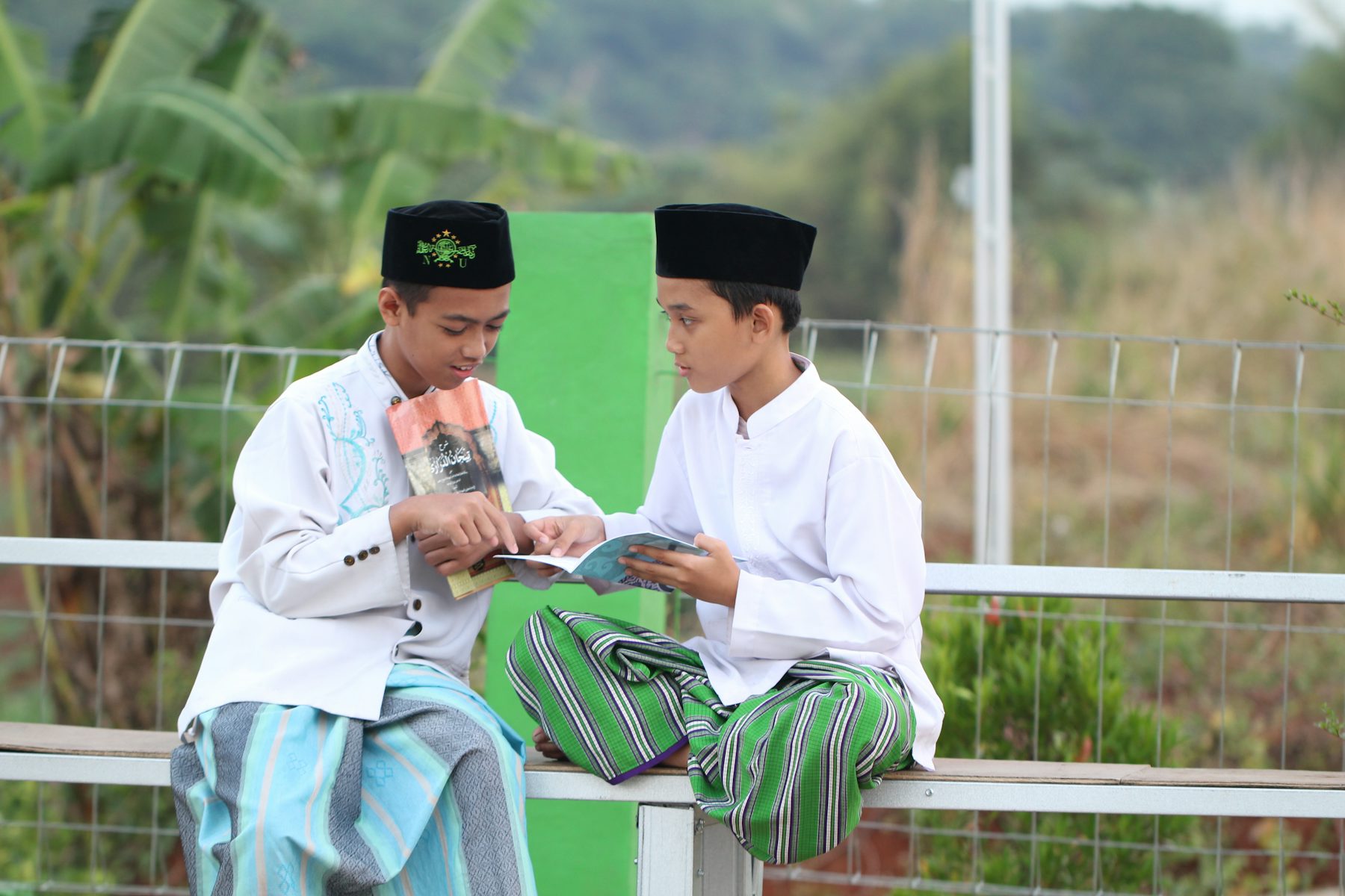 Santri Pondok Tahfidz Negeri Akhirat membaca Al-Qur'an